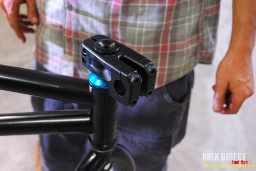 Tighten the headset cap down so it pulls everything together real nice. At this point you may want to put your bars on. Spin the bars round a few times and get the perfect rotation. Make sure your stem is lined up with your fork and bars.