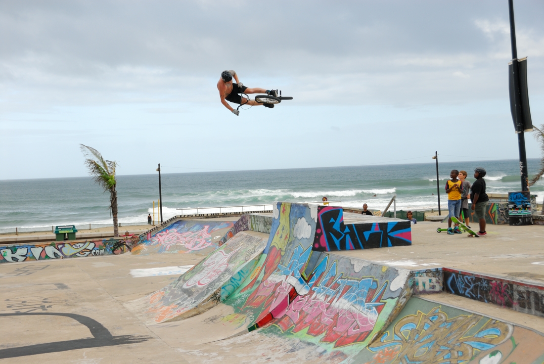 POTW: Craig Stevens Blasting the big Quarter at Beach Park. Durban