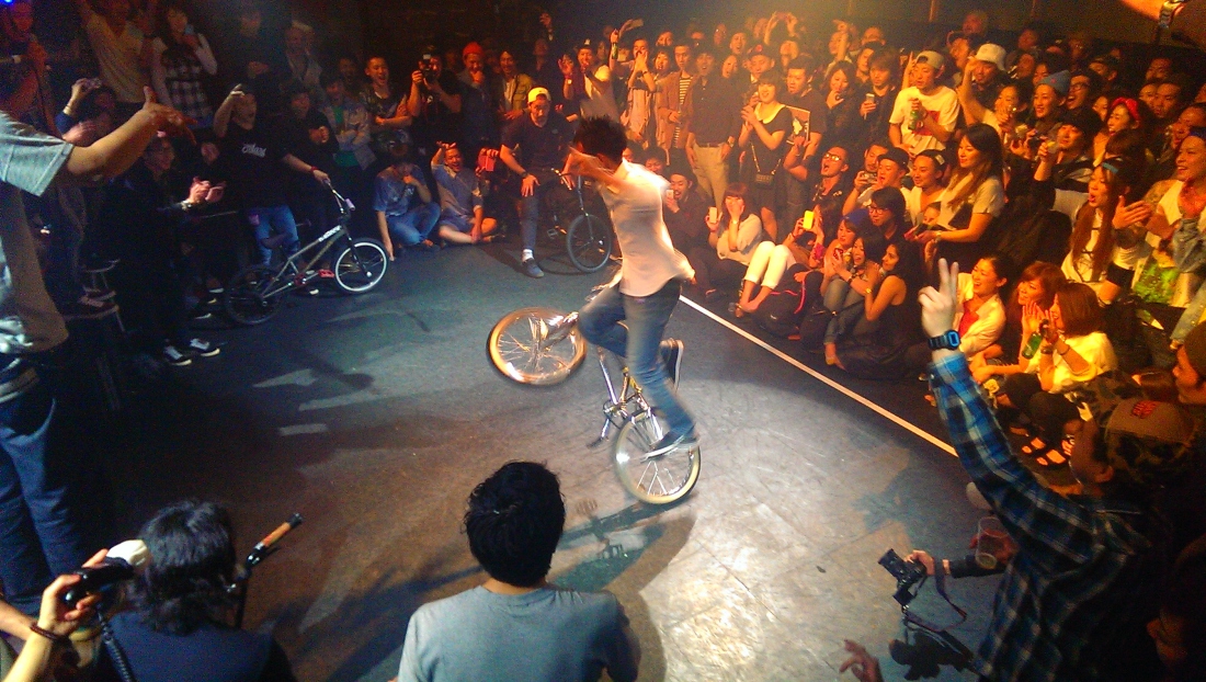 The 430 crew had their anniversary party at Club Asia. Here Kotaro Tanaka is spinning wildly on a very tight dance floor. Man what a night! Flatland Demo's at 2am, then wait for the train at 5am to get home. Thats how its done!