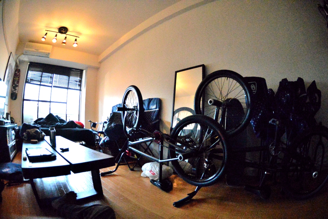 I was honored to stay at Takumi's apartment in Shengenjaya for a few days.