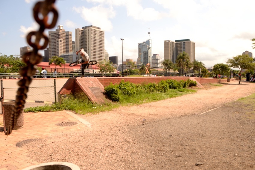 Crazy Hamilton style step through can-fast-plant in the CBD.