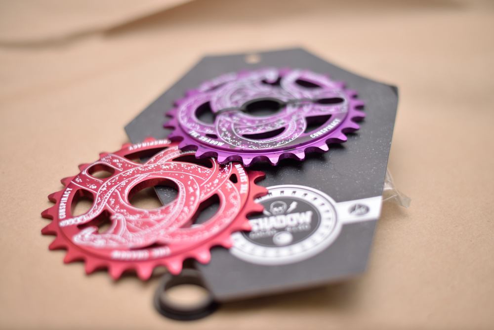 Shadow Serpent 25t Sprocket. Tye Die Purple and Ano Red. 25t. Includes spacer.