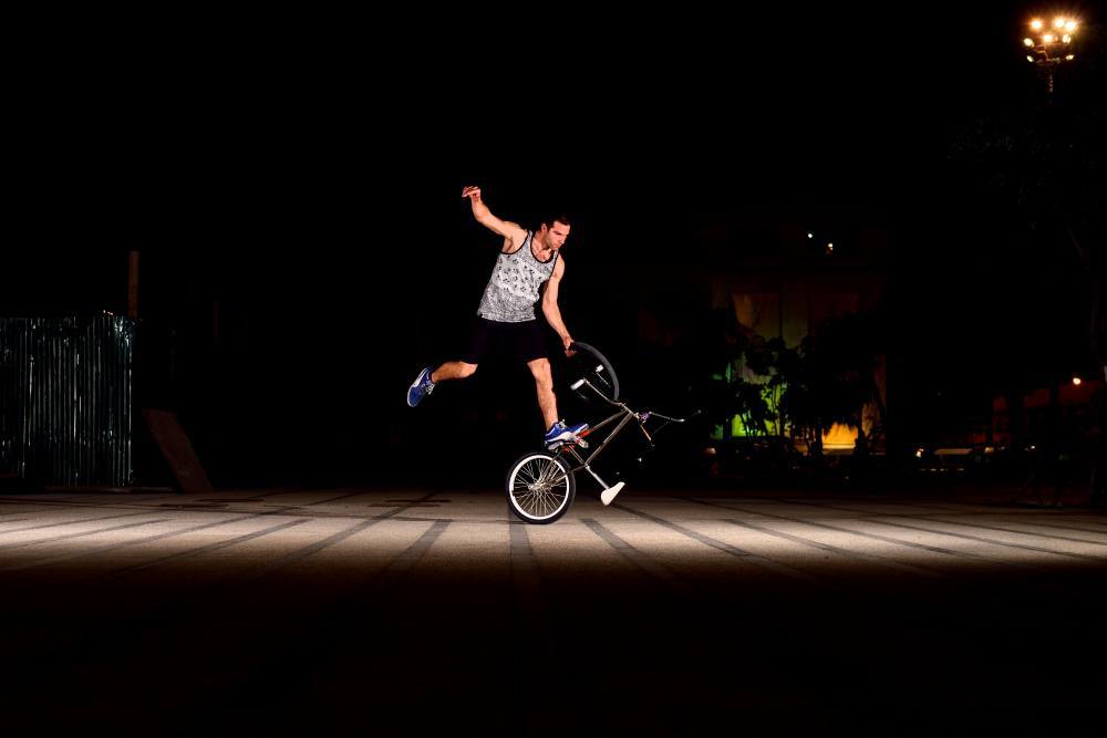 Navid was in Thailand on Holiday and made connection with Toon. He hung out for a couple of sessions. He sure does have some cool moves.
