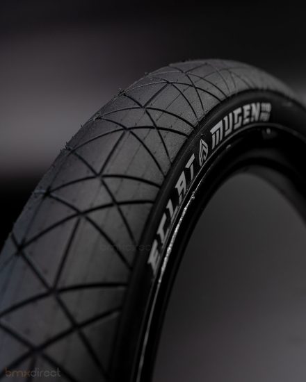 Eclat Mugen Tire - Black 1.95